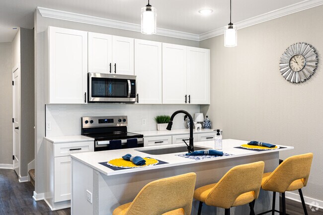 2 habitaciones, 2,5 baños, 130 metros cuadrados, comedor - Greenwood Townhomes