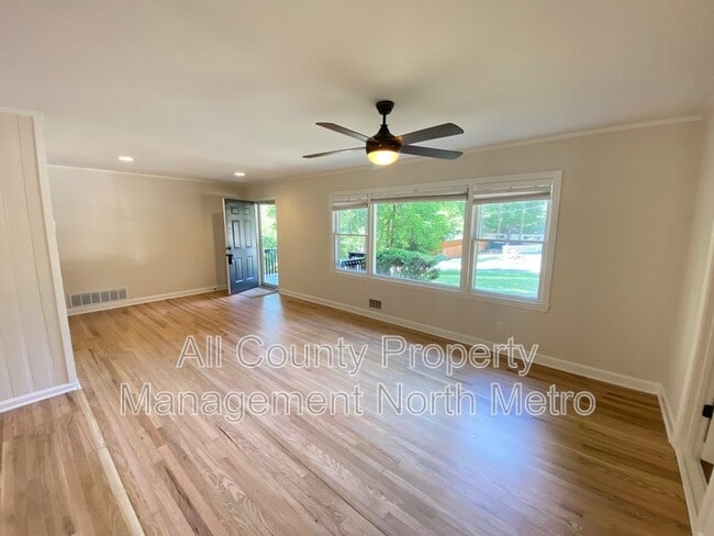 Building Photo - 415 Charles Pl