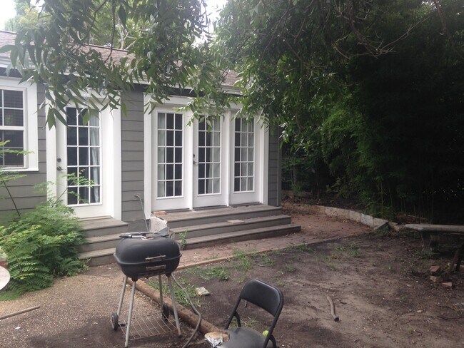Building Photo - UT PRE-LEASE: North Campus 5 bed/ 2 bath, ...