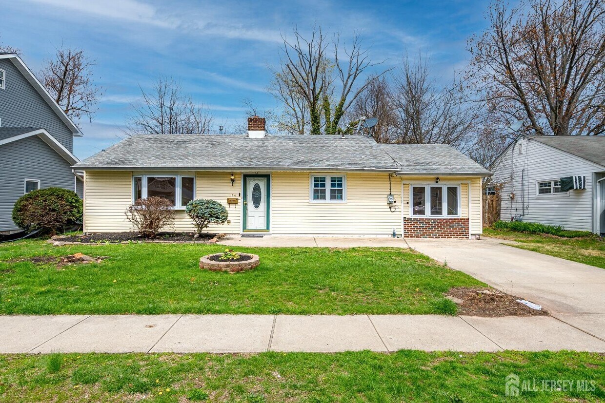 Primary Photo - 174 Winthrop Rd