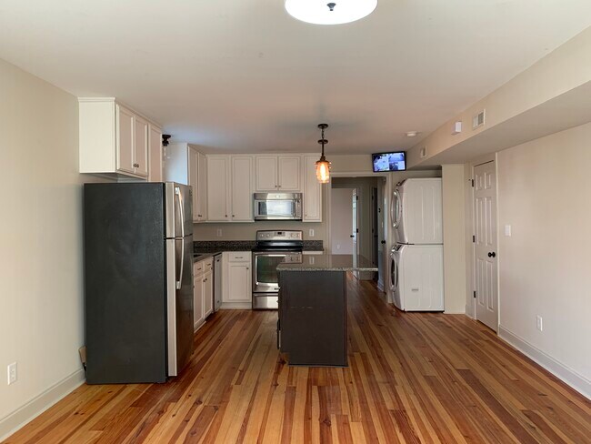 Building Photo - 5 Strawberry Ln