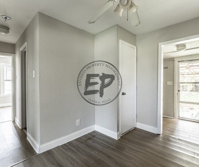 Foto del edificio - 911 E Craven Ave