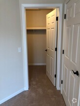 Building Photo - 8260 Yorkshire Dr