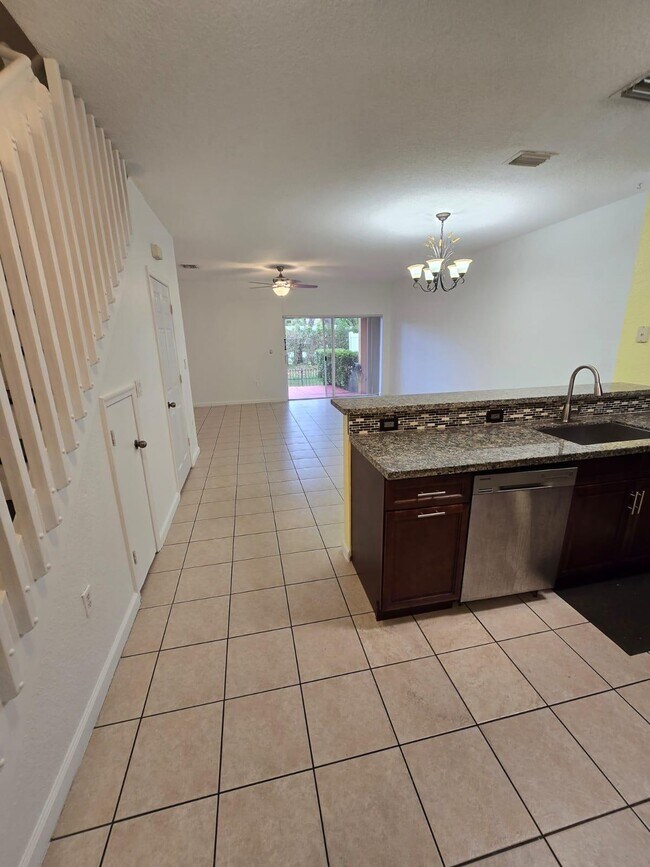 Foto del edificio - 6606 Catalina Ln