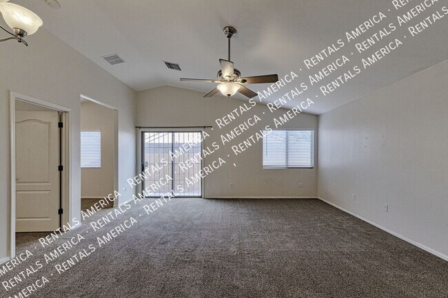 Foto del edificio - 6615 E Splendid Ln