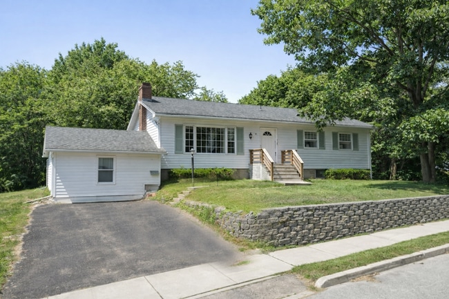 5 bedroom, 1.75 bathroom house (29 East Terrace) - 5 bedroom, 1.75 bathroom house (29 East Terrace)