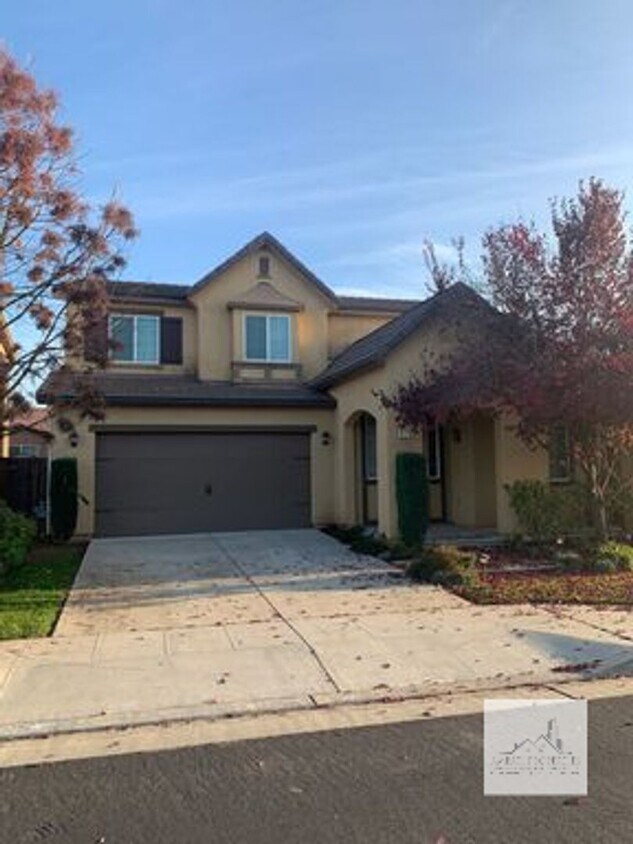 Foto principal - Spacious 4 Bedroom 3 Bath Home in Harlan R...