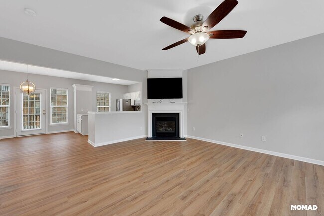 Foto del edificio - Southpark Townhome near the Greenway