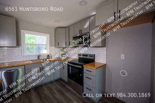 Foto del edificio - 6561 Huntsboro Rd