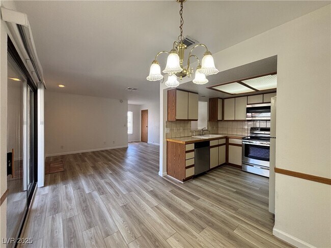 Building Photo - 1341 Del Mar St