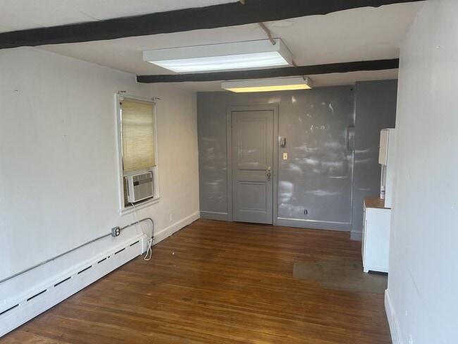Building Photo - 1820 Baldwin St