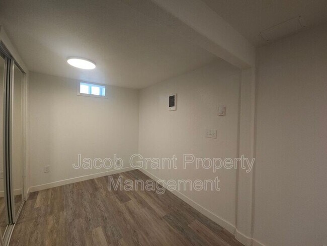 Building Photo - 348 I St