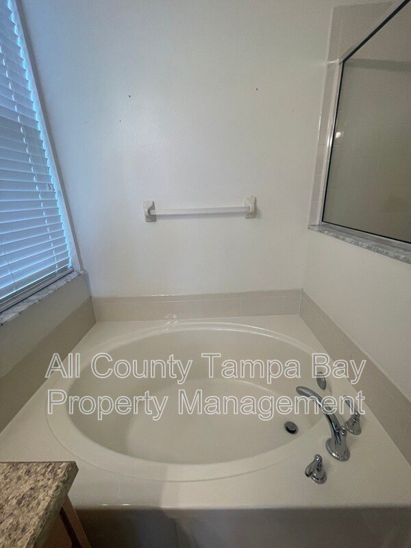 Building Photo - 6743 Wild Elm Ct