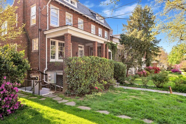 House, main view - 5333 42nd St NW
