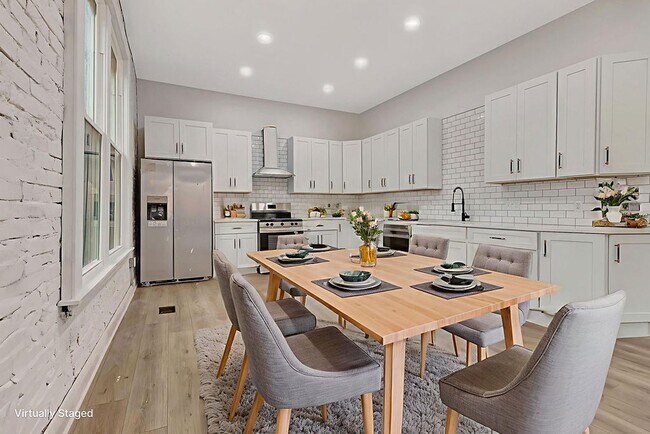 Foto del edificio - Spacious Newly Renovated 5-Bedroom Home wi...