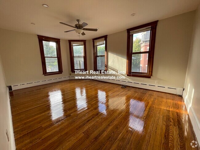 Building Photo - 338 K St