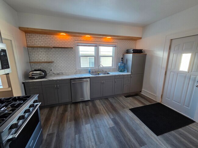 Foto del edificio - 302 2nd Ave NE