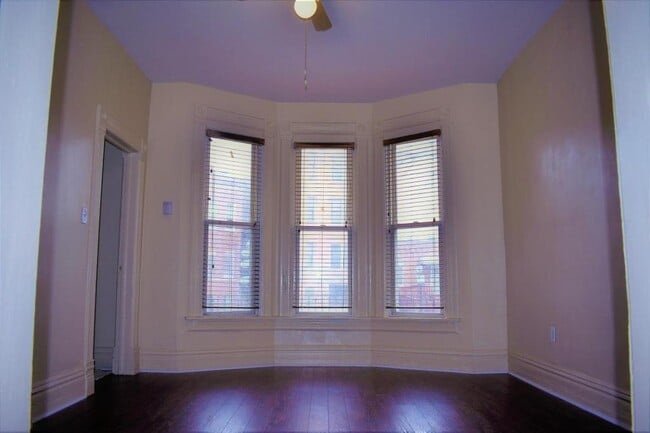 Building Photo - 4835 W Congress Pkwy