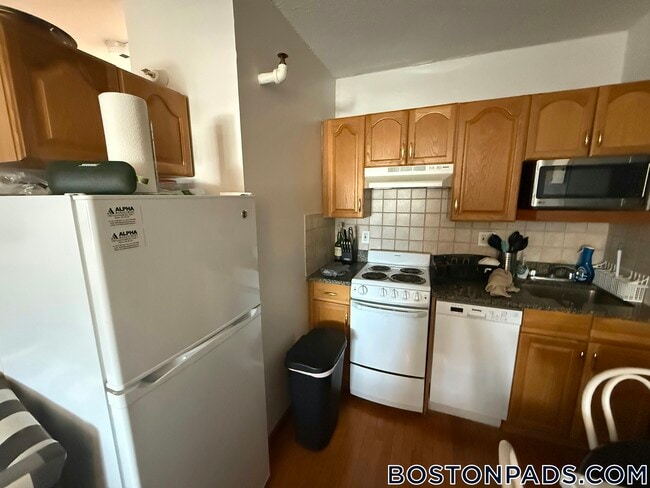 Building Photo - 1110 Commonwealth Ave