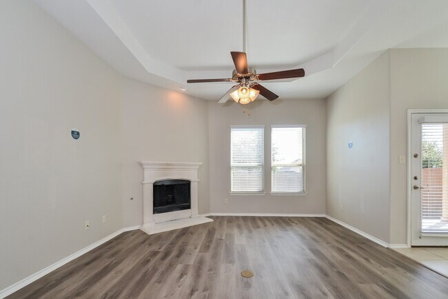 Foto del edificio - 1805 Lake Pine Dr