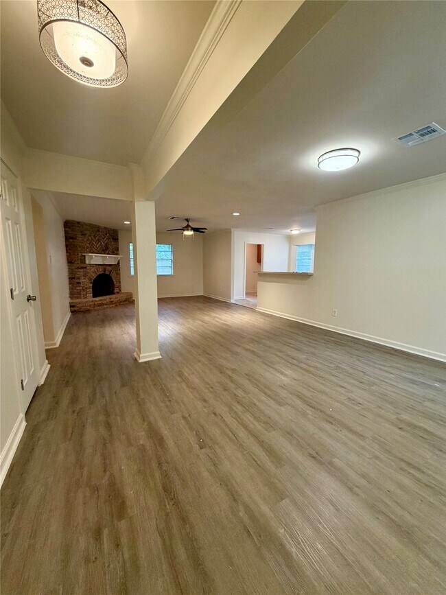 Foto del edificio - 5422 Winding Way Dr