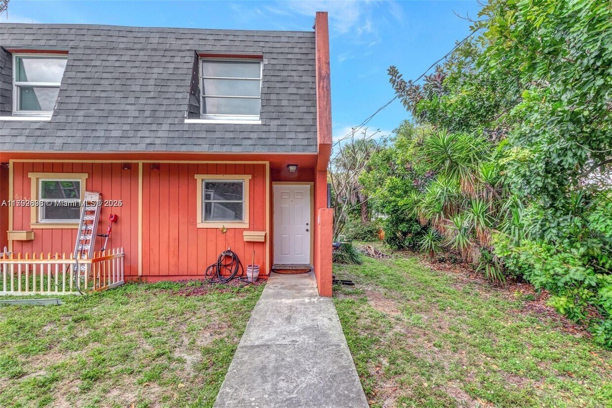 Foto principal - 6141 SW 42nd Ct
