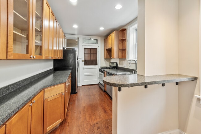 Foto del edificio - 3332 N Claremont Ave