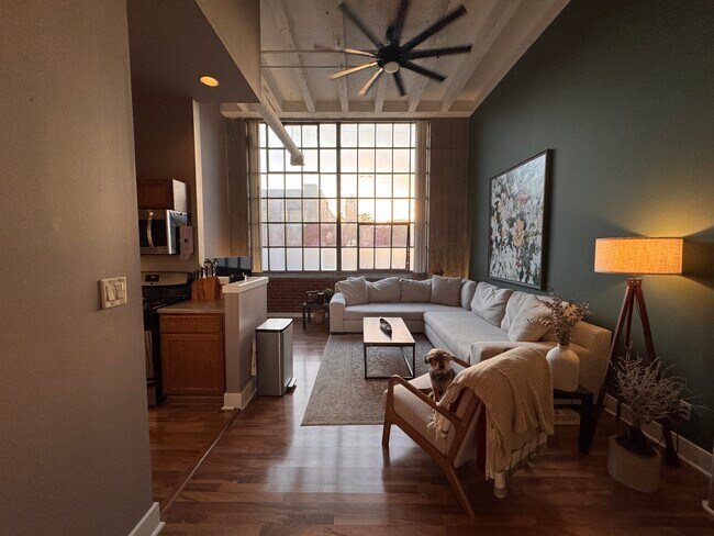 Foto del edificio - 611 N Park Ave