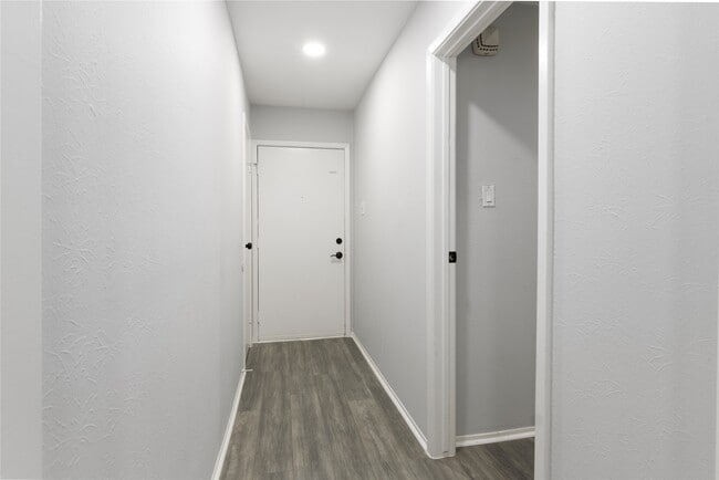 Building Photo - 4158 Bermuda Dr