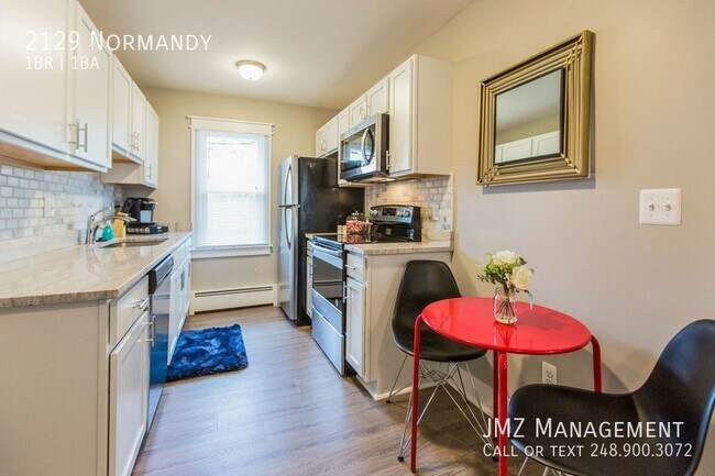 Building Photo - Beautifully Updated Ranch Style Unit In Ro...
