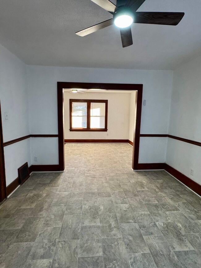 Foto del edificio - 1338 W 13th St