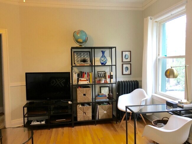 Dining Room - 4500 N Lincoln Ave