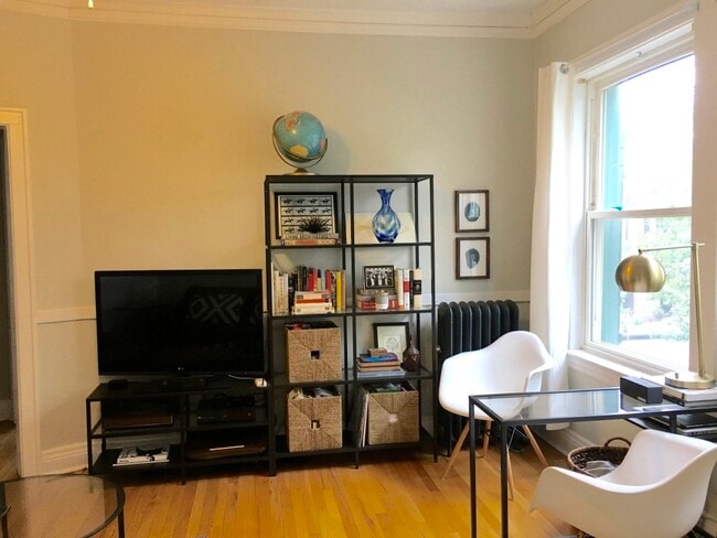 Dining Room - 4500 N Lincoln Ave
