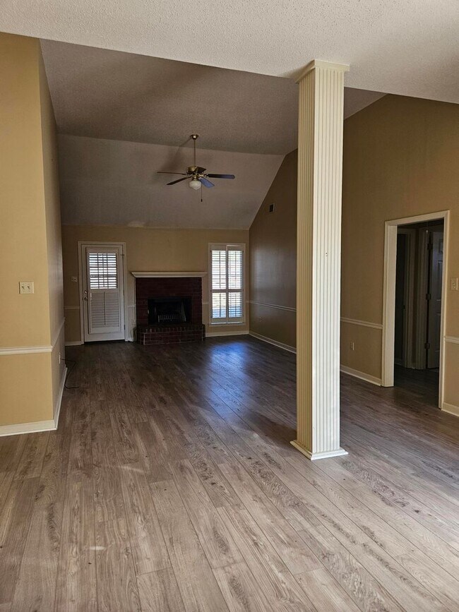 Foto del edificio - Available Now!