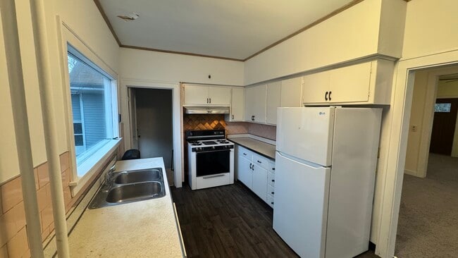 Building Photo - 110 Pine St