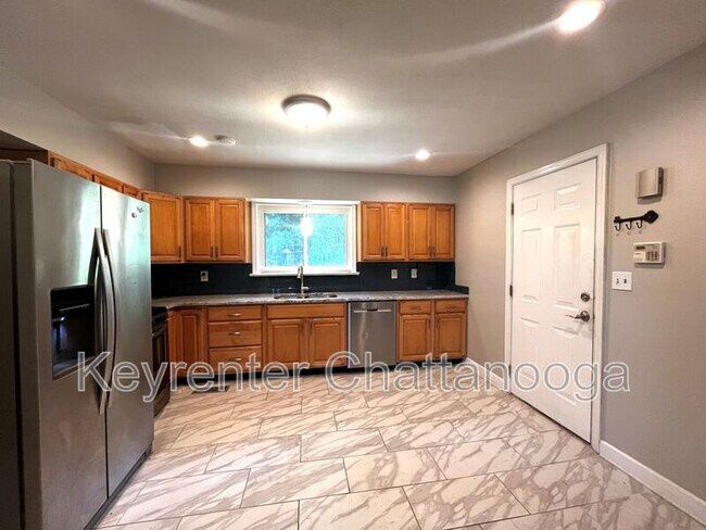 Building Photo - 3934 Kensington Dr