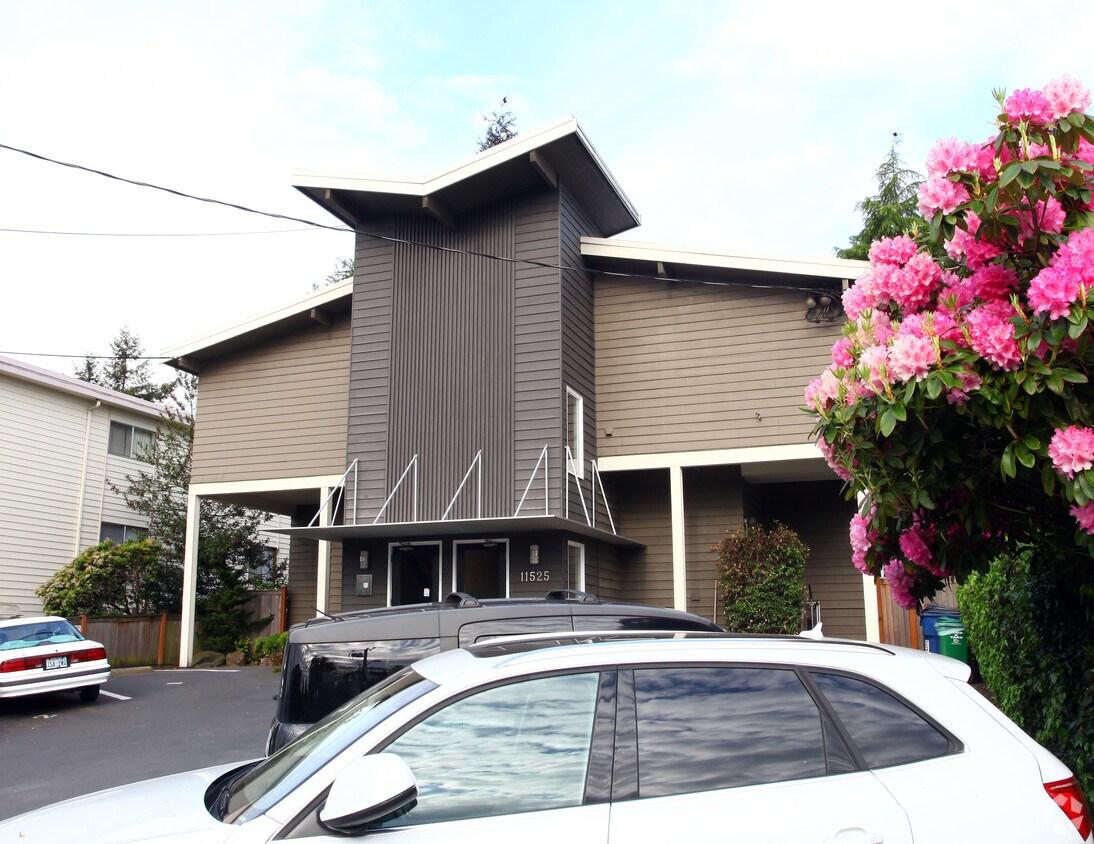 Building Photo - San Lin
