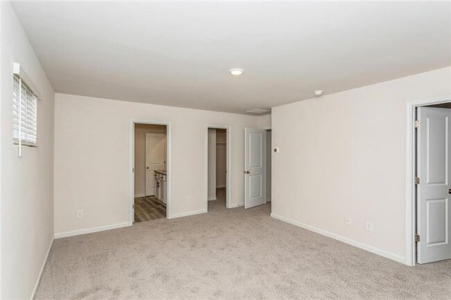Building Photo - 626 Mackenzie Cv