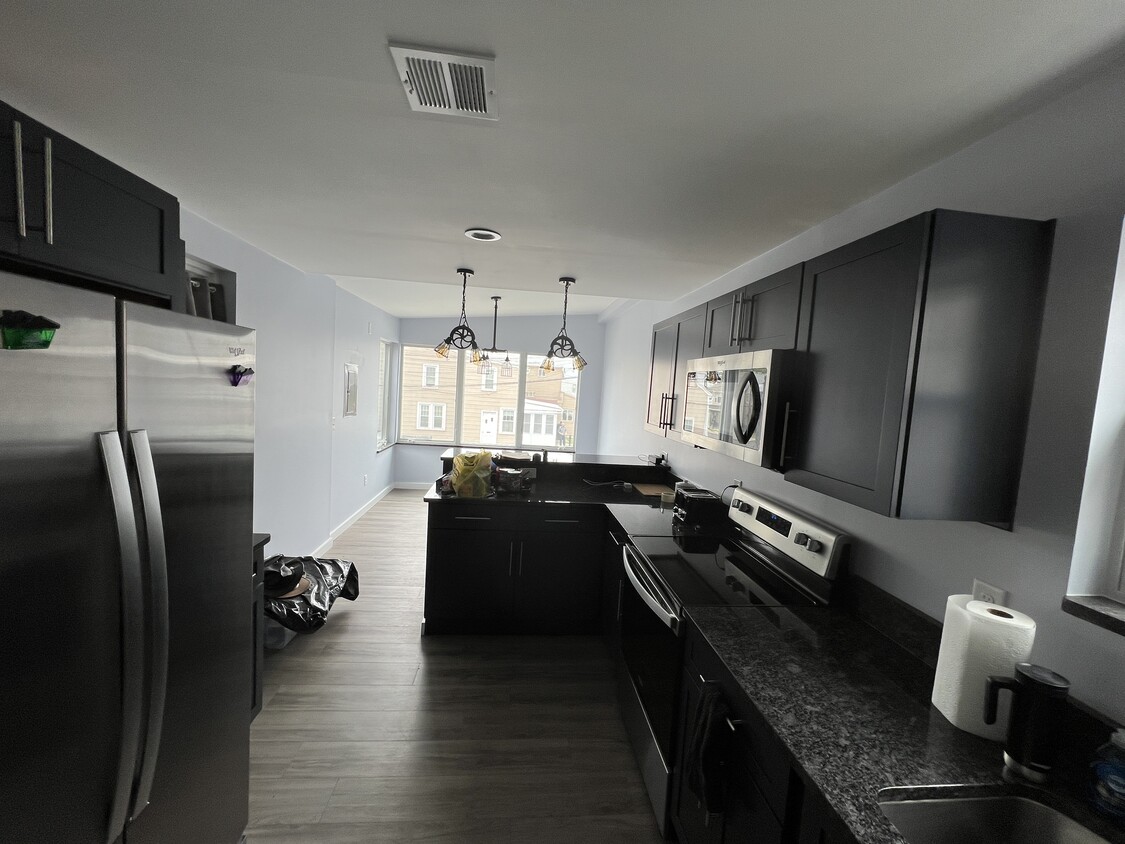 Kitchen/Dining room - 42 W Main St