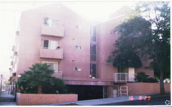 Building Photo - 936 S Manhattan Pl