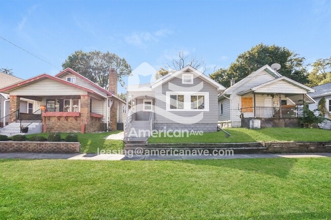 Building Photo - 608 E Thrush Ave