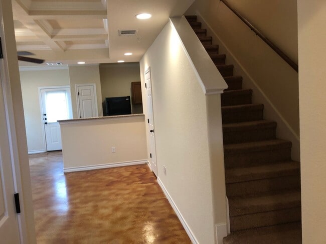 Foto del edificio - Town home for rent