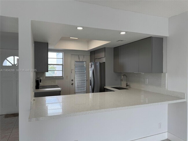 Foto del edificio - 1333 E Hallandale Beach Blvd