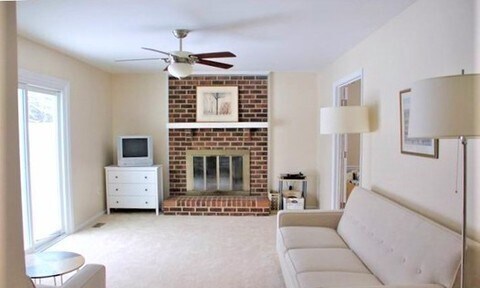 Foto del edificio - Spacious 4Bd/2.5Bth Single-Family Home with Garage & Fenced Yard – Prime Location!