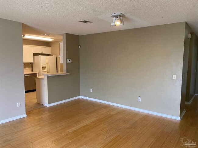 Building Photo - 2025 Marquesas Ln
