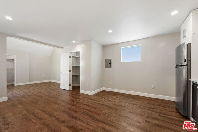 Building Photo - 2325 Selby Ave