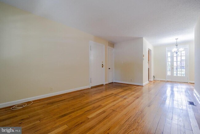 Building Photo - 2873 S Buchanan St