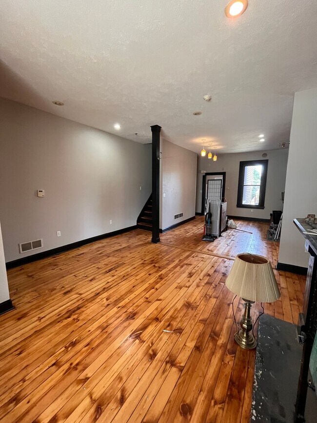Foto del edificio - Large Home in ShadySide, Newly Rennovated!