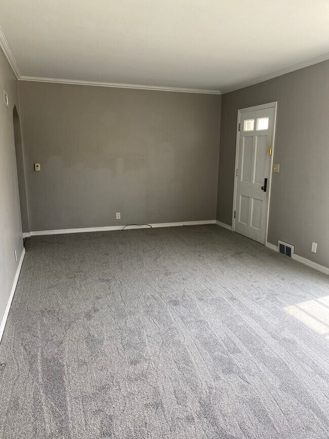 Foto del edificio - 2-Bedroom House with Detached Garage & Basement — Lafayette's North End
