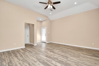 Building Photo - 2319 Bermuda Palms Dr